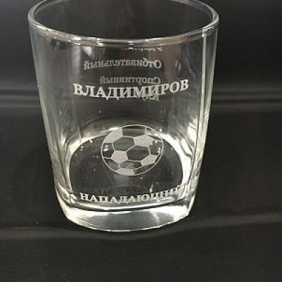 Стеклянный бокал с гравировкой логотипа