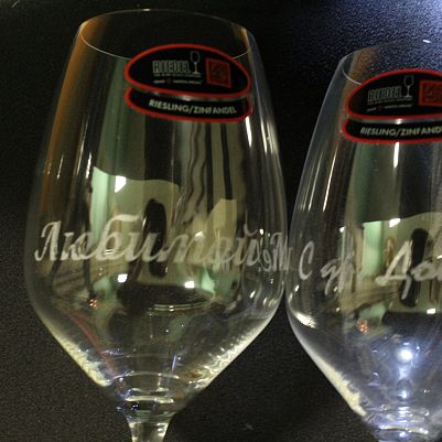 Лазерная гравировка на бокалах для вина на заказ