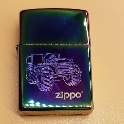 Логотип на зажигалке Zippo